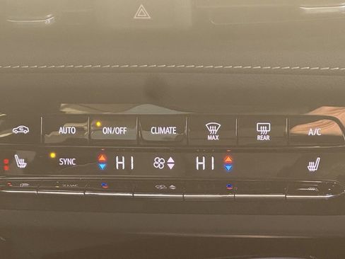 Used 2023 Buick Envision Essence image 18