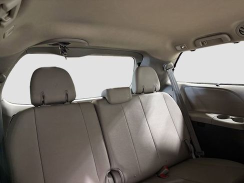 Used 2015 Toyota Sienna XLE Premium image 30