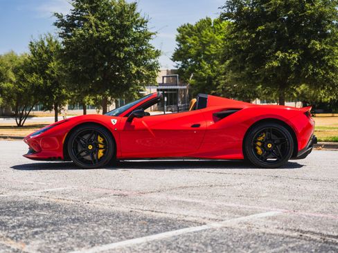 Used 2021 Ferrari F8 Tributo RWD image 2