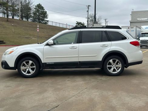 Used 2013 Subaru Outback 2.5i Limited image 4