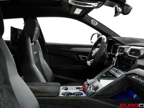 Used 2023 Lamborghini Urus Performante AWD/4WD image 44