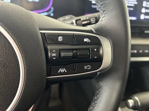Used 2025 Kia Sportage EX FWD image 15