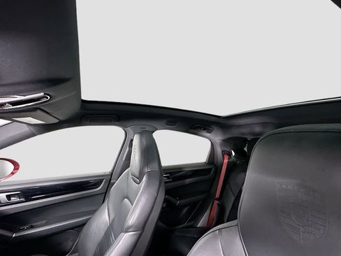 Used 2022 Porsche Cayenne Coupe image 14