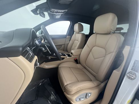 Certified 2026 Porsche Macan AWD/4WD image 5