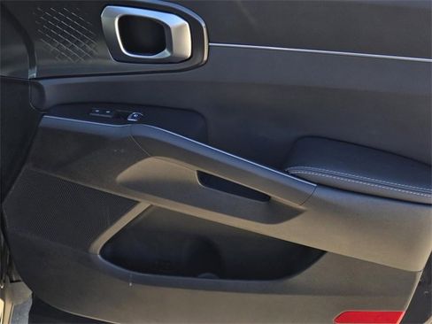 Certified 2025 Kia Sorento S w/ Panoramic Sunroof Package image 8
