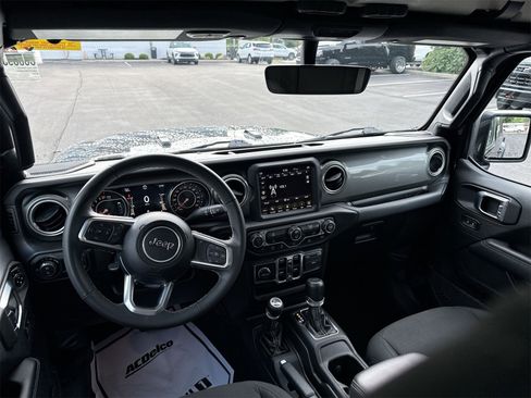 Used 2023 Jeep Gladiator Overland image 10