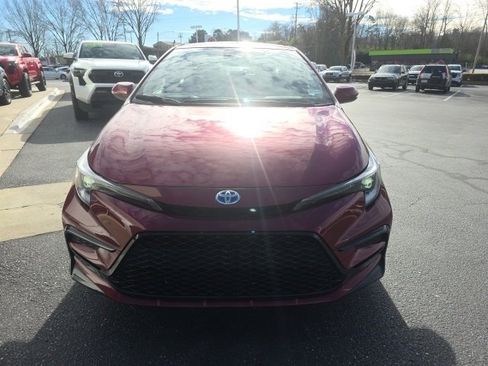 Used 2025 Toyota Corolla SE image 2
