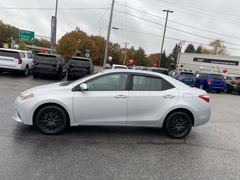 Used 2015 Toyota Corolla LE image 2