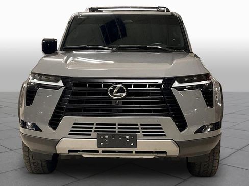 Used 2024 Lexus GX 550 image 3