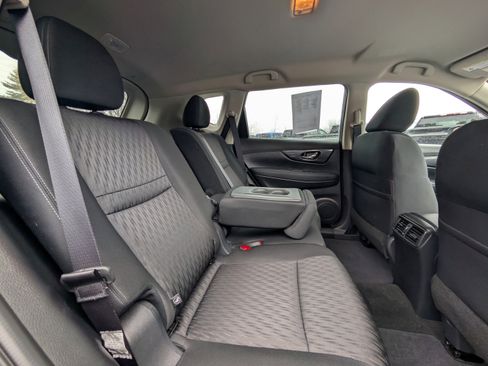 Used 2019 Nissan Rogue SV image 37