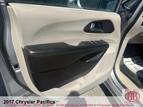 Used 2017 Chrysler Pacifica LX FWD image 15