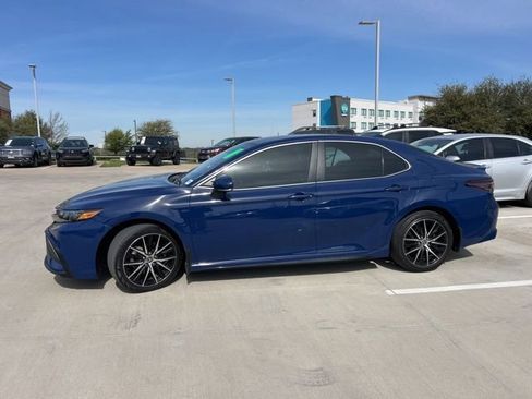 Used 2024 Toyota Camry SE image 6