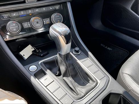 Certified 2022 Volkswagen Jetta SEL FWD image 16