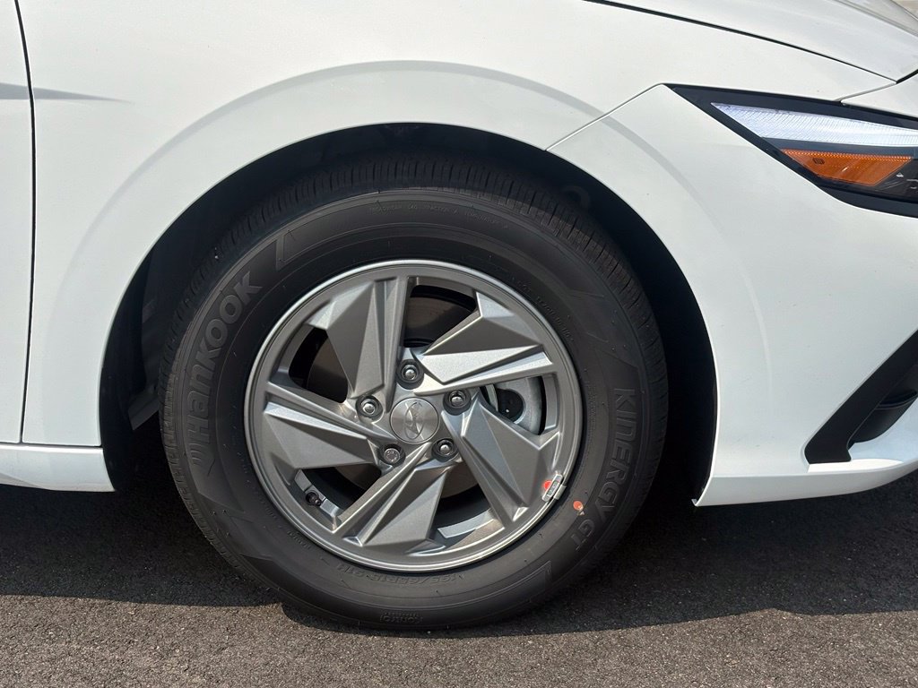 New 2026 Hyundai Elantra SE FWD image 20