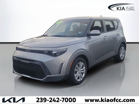 Certified 2023 Kia Soul LX FWD image 3