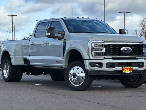 Used 2025 Ford F450 Platinum w/ FX4 Off-Road Package image 2