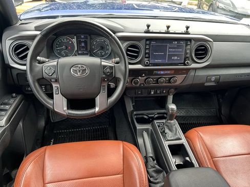 Certified 2022 Toyota Tacoma TRD Off-Road AWD/4WD image 17