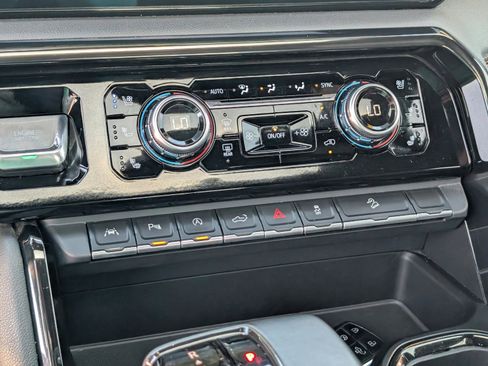 Used 2023 GMC Sierra 1500 AT4 w/ AT4 Premium Package image 27