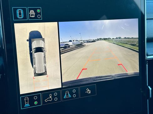 Used 2025 GMC Yukon Denali image 17