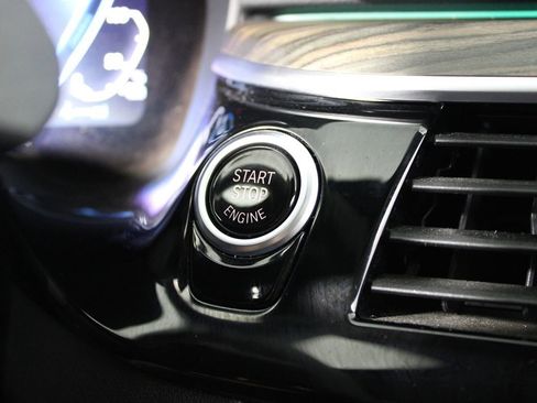 Used 2023 BMW 530e w/ M Sport Package image 21