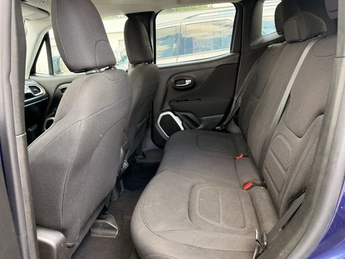 Used 2018 Jeep Renegade Latitude w/ Cold Weather Group AWD/4WD image 21