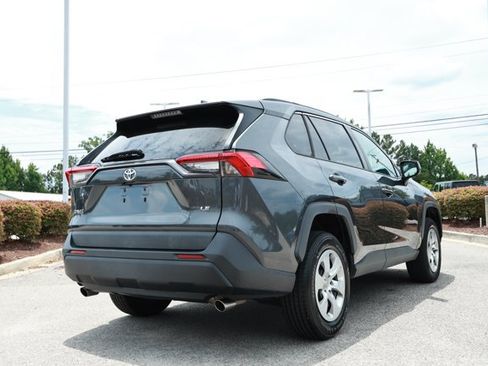 Used 2019 Toyota RAV4 LE FWD image 6