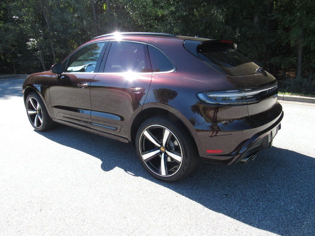 Certified 2026 Porsche Macan AWD/4WD image 3