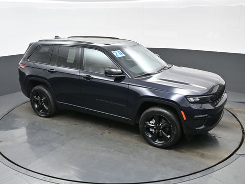 Used 2024 Jeep Grand Cherokee Limited w/ Black Appearance Package image 40