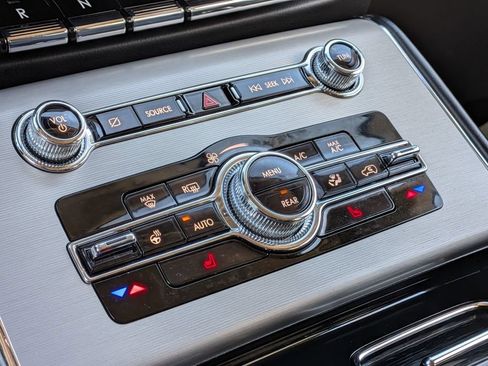 Used 2024 Lincoln Aviator AWD image 20