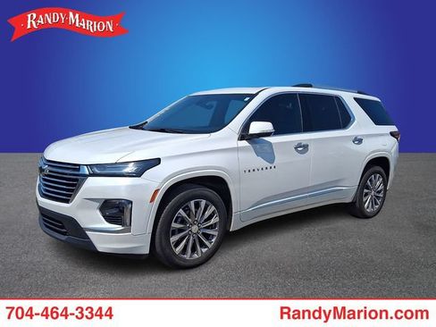 Used 2023 Chevrolet Traverse Premier FWD image 1