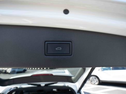 Used 2024 Volkswagen Tiguan SEL R-Line image 29