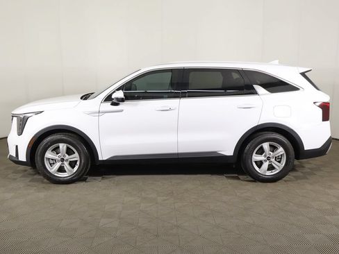 Used 2024 Kia Sorento LX FWD image 16