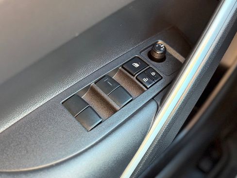 Used 2023 Toyota Corolla Cross LE w/ Moonroof Package image 22