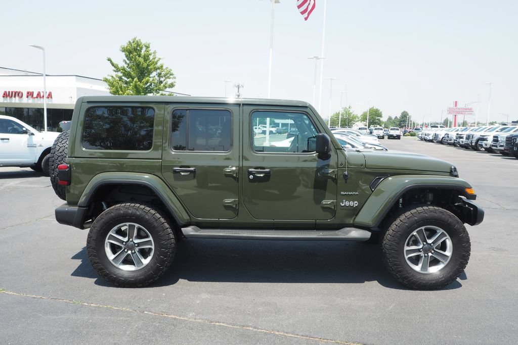 Used 2022 Jeep Wrangler Unlimited Sahara w/ LED Lighting Group AWD/4WD image 8