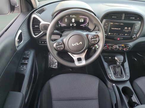Certified 2025 Kia Soul LX w/ LX Technology Package FWD image 9