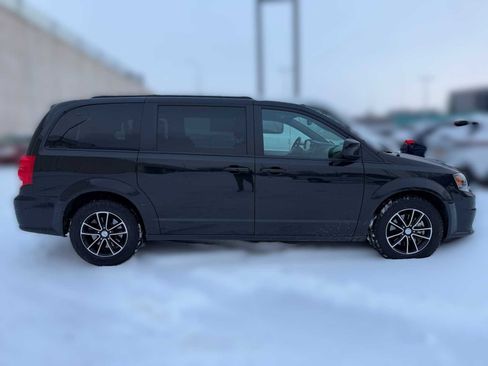 Used 2019 Dodge Grand Caravan GT image 2