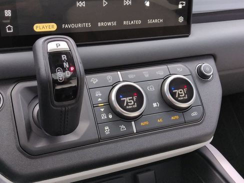 Used 2024 Land Rover Defender 130 S image 30