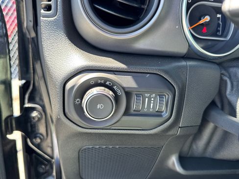 Used 2021 Jeep Wrangler Unlimited Sport AWD/4WD image 15