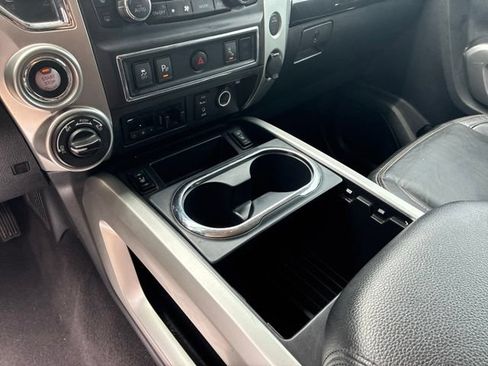 Used 2017 Nissan Titan SV AWD/4WD image 25