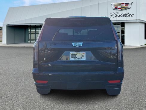 Used 2024 Cadillac Escalade Sport Platinum w/ LPO, ONYX Package image 5