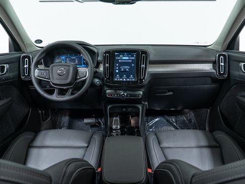 New 2026 Volvo XC40 B5 Plus w/ Protection Package Premier AWD/4WD image 15