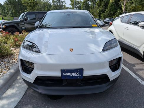 Used 2025 Porsche Macan 4 Electric AWD/4WD image 7