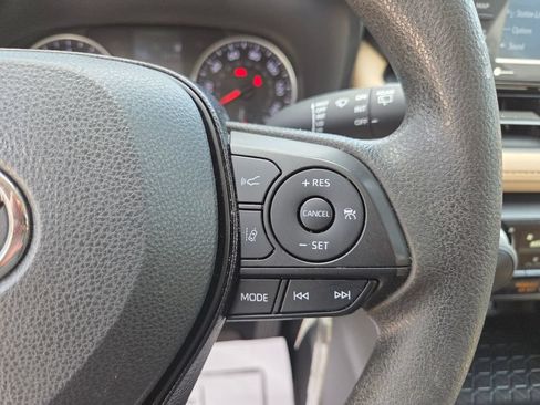 Used 2021 Toyota RAV4 LE FWD image 31