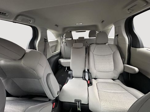 Used 2021 Toyota Sienna LE w/ LE Plus Package image 55