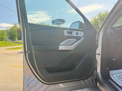 Used 2024 Ford Explorer Limited w/ Limited Technology Package AWD/4WD image 19