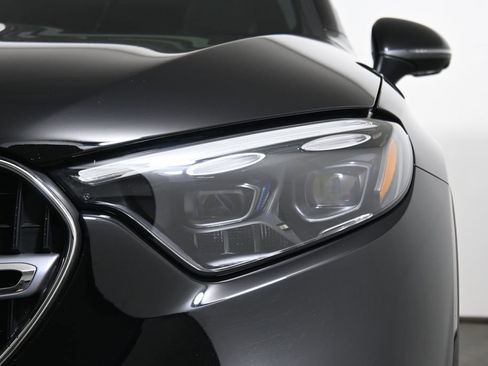 Used 2025 Mercedes-Benz GLC 350e 4MATIC image 10