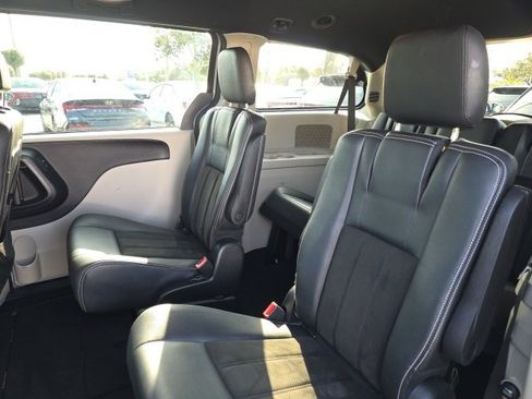 Used 2019 Dodge Grand Caravan SXT image 7