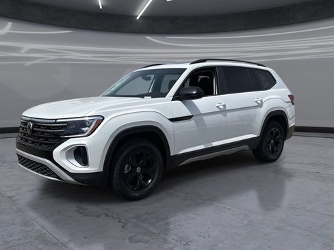 New 2026 Volkswagen Atlas Peak Edition AWD/4WD image 3
