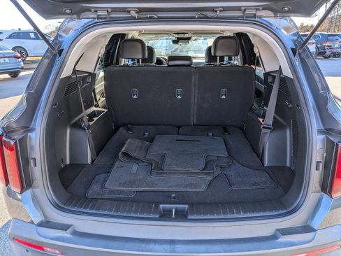 Used 2022 Kia Sorento S image 32