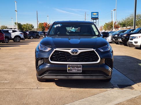 Used 2023 Toyota Highlander L image 3